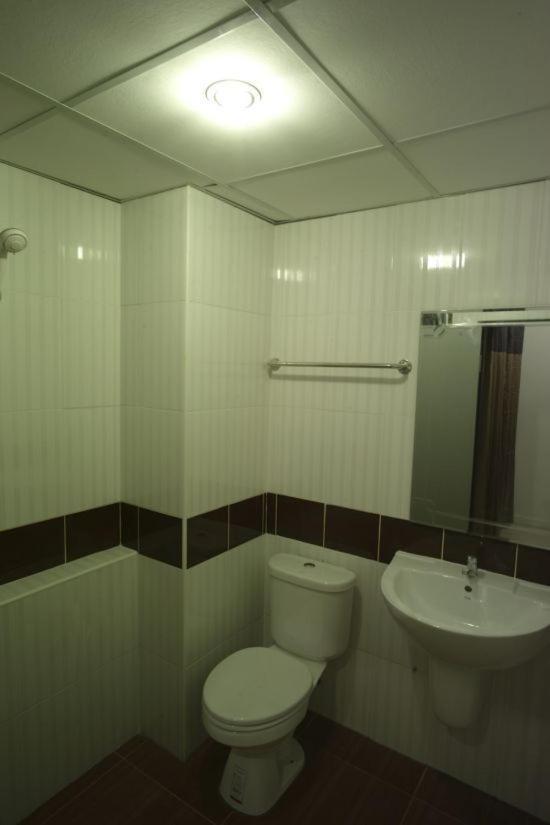 Sukontha Mansion Hotel Nakhon Pathom Bagian luar foto